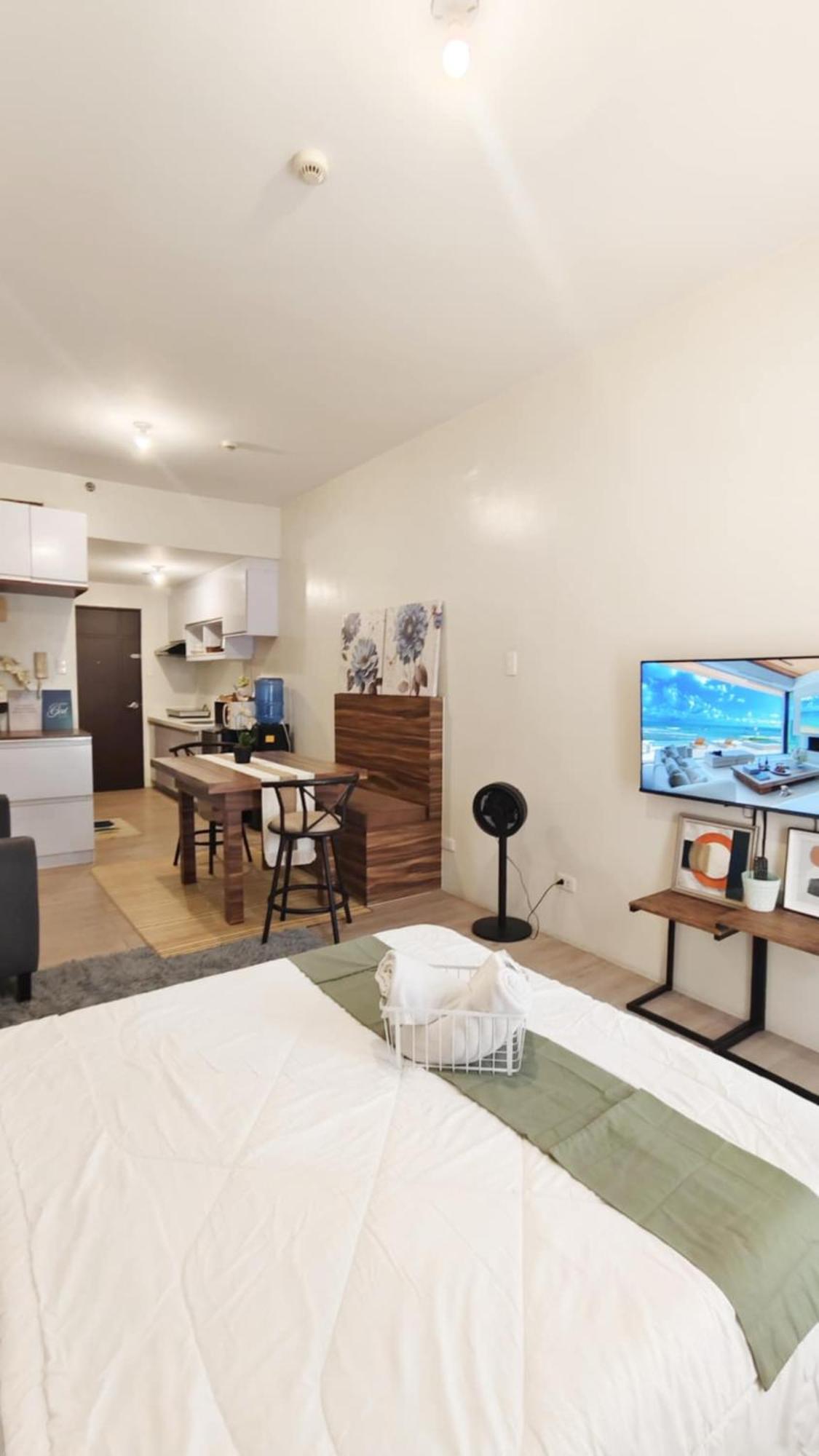 Deluxe One Bedroom By Christine Infront Of Trinoma Mall